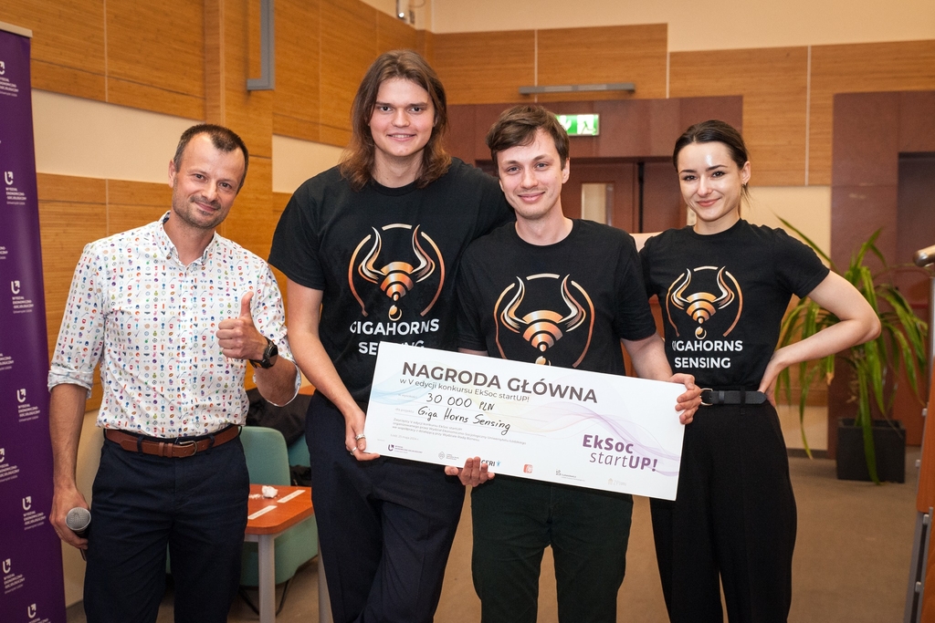 od lewej: Łukasz Koprowski, Maksymilian Bartosik, Maciej Ślot, Kamila Samolej
