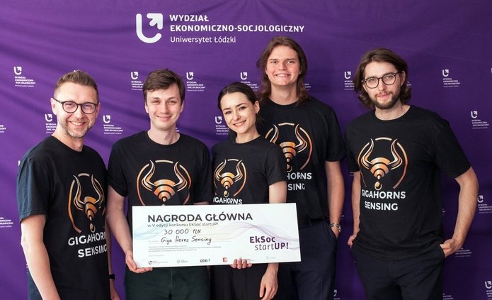 od lewej: Piotr Kałuża, Maciej Ślot, Kamila Samolej, Maksymilian Bartosik, Sebastian Górecki