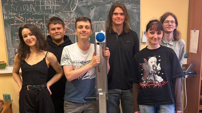 na zdjęciu od lewej: Kamila Samolej; Bartosz Górczyński; Maciej Ślot; Maksymilian Bartosik; Angelika Walczak; Maciej Cichoń