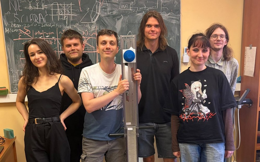 na zdjęciu od lewej: Kamila Samolej; Bartosz Górczyński; Maciej Ślot; Maksymilian Bartosik; Angelika Walczak; Maciej Cichoń