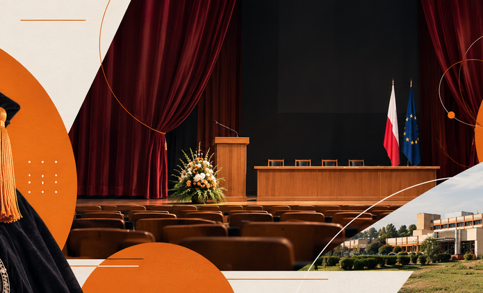 Pozioma grafika promująca inaugurację roku akademickiego. Po lewej stronie widoczny jest czarny strój akademicki z biretem, złotym chwostem i ozdobnym łańcuchem. W centralnej części znajduje się uroczysta scena z bordową kotarą, mównicą, stołem prezydialnym, flagami Polski i Unii Europejskiej oraz kompozycją kwiatową. Po prawej stronie umieszczono fotografię budynku Wydziału Fizyki i Informatyki Stosowanej UŁ. Kompozycję uzupełniają pomarańczowe geometryczne elementy, cienkie linie orbitalne i dekoracyjne kropki.