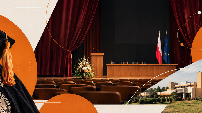 Pozioma grafika promująca inaugurację roku akademickiego. Po lewej stronie widoczny jest czarny strój akademicki z biretem, złotym chwostem i ozdobnym łańcuchem. W centralnej części znajduje się uroczysta scena z bordową kotarą, mównicą, stołem prezydialnym, flagami Polski i Unii Europejskiej oraz kompozycją kwiatową. Po prawej stronie umieszczono fotografię budynku Wydziału Fizyki i Informatyki Stosowanej UŁ. Kompozycję uzupełniają pomarańczowe geometryczne elementy, cienkie linie orbitalne i dekoracyjne kropki.