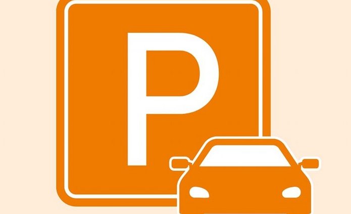 na kwadratowym pomarańczowym tle literka "P" oznaczająca parking i na to naniesione auto osobowe