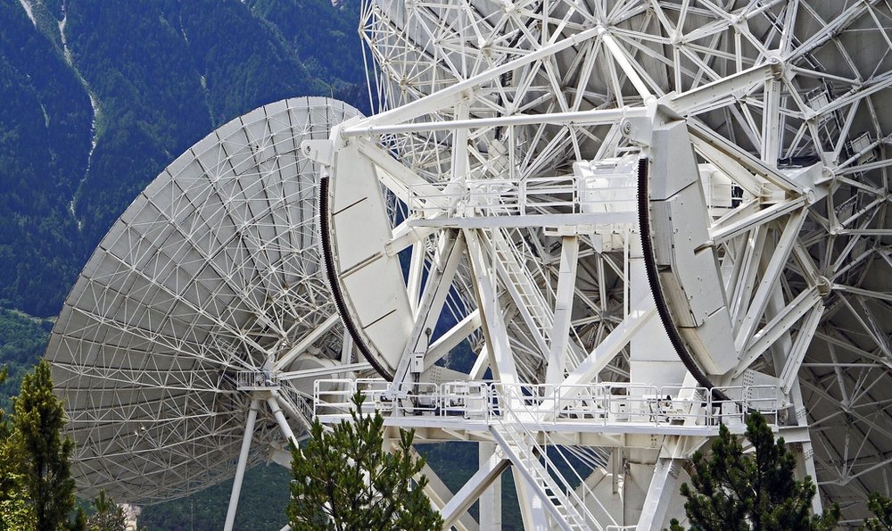 Obraz zawierający: teleskop na wolnym powietrzu, 