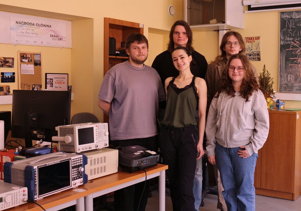 na zdjęciu: osoby studenckie wchodzące w skład SKN "Nabla" 
