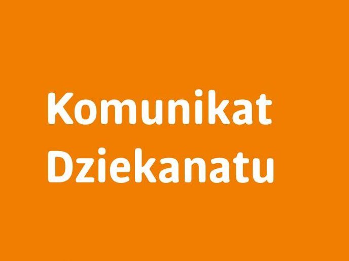 Pomarańczowa plansza z białym napisem „Komunikat Dziekanatu”. W lewym dolnym rogu znajduje się logo Uniwersytetu Łódzkiego oraz napis „Wydział Fizyki i Informatyki Stosowanej, Uniwersytet Łódzki”. W prawym górnym rogu widnieje biały symbol strzałki skierowanej w górę i w prawo.